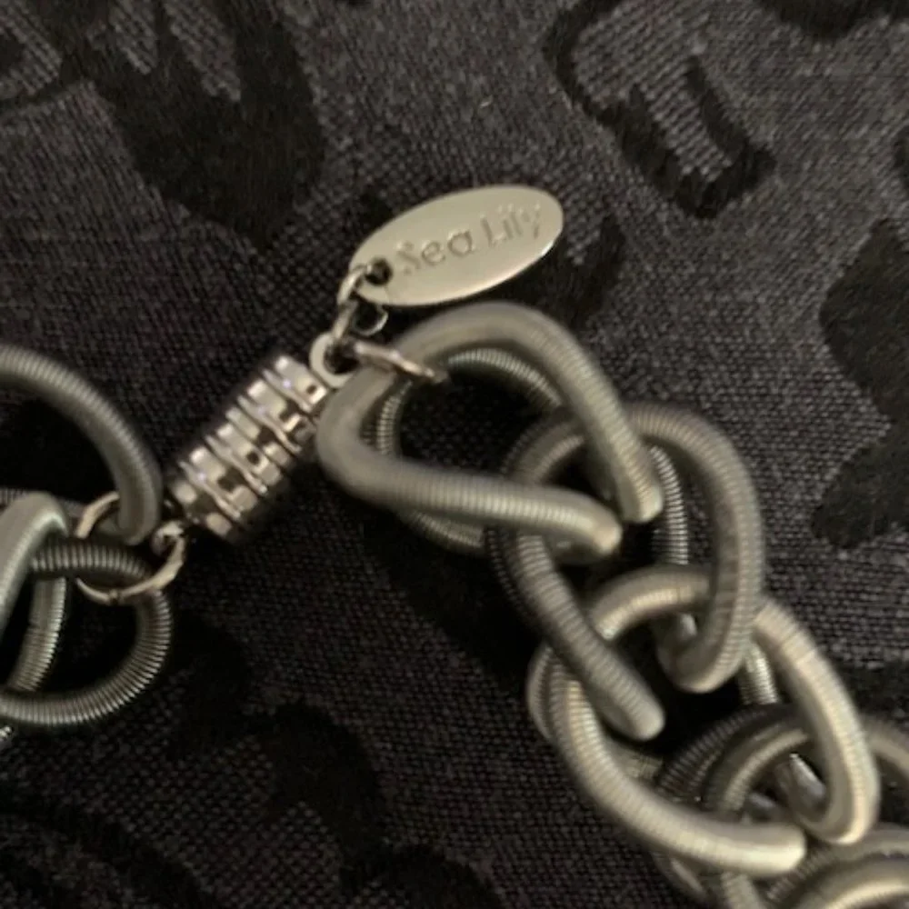 Unique 2-Tone gray piano wire stretch art necklace and earrings: modern, clean - Picture 2 of 6